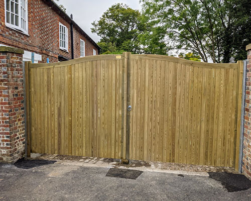 Professional garden wooden gates Sevenoaks